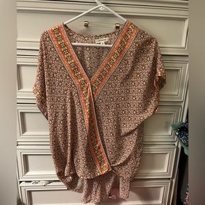 NWOT 100% Polyester Short Sleeve Blouse Size Large